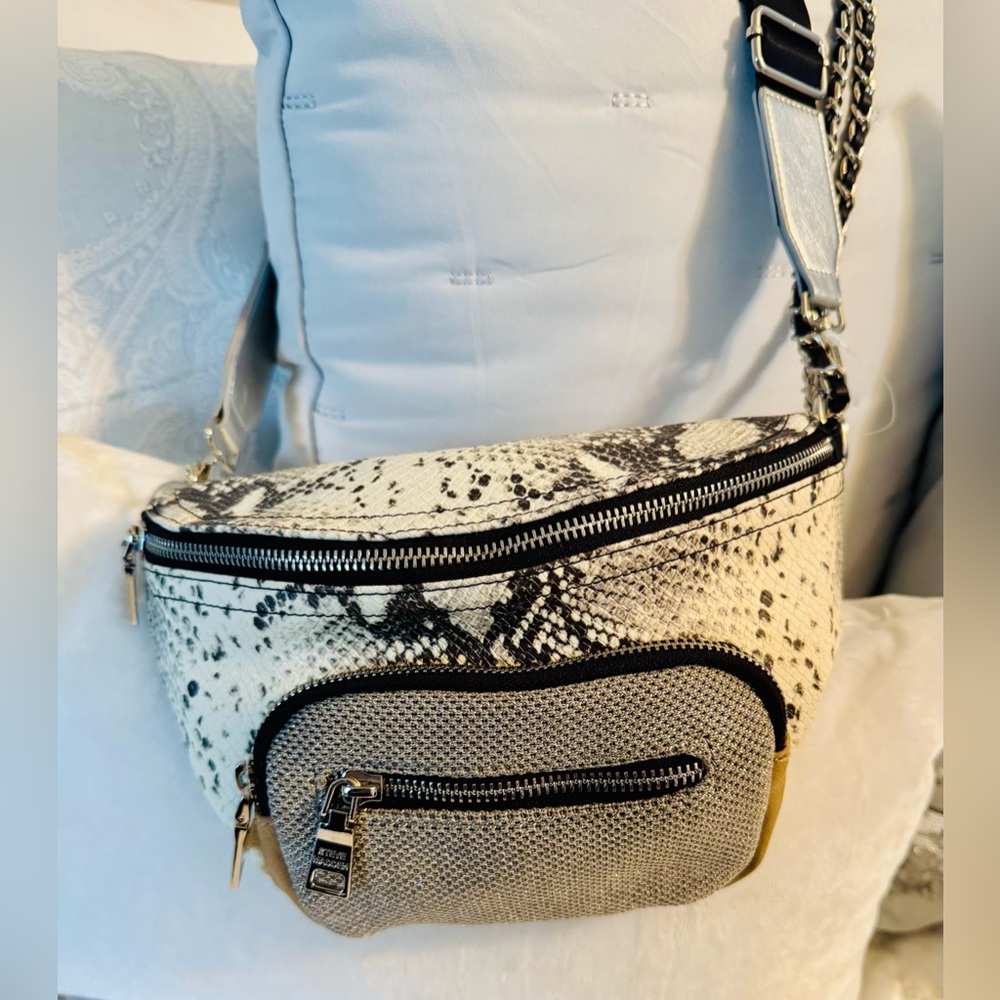 Steve Madden Snake Print Shoulder / Belt Bag in Black and Cream NWOT - Picture 3 of 15